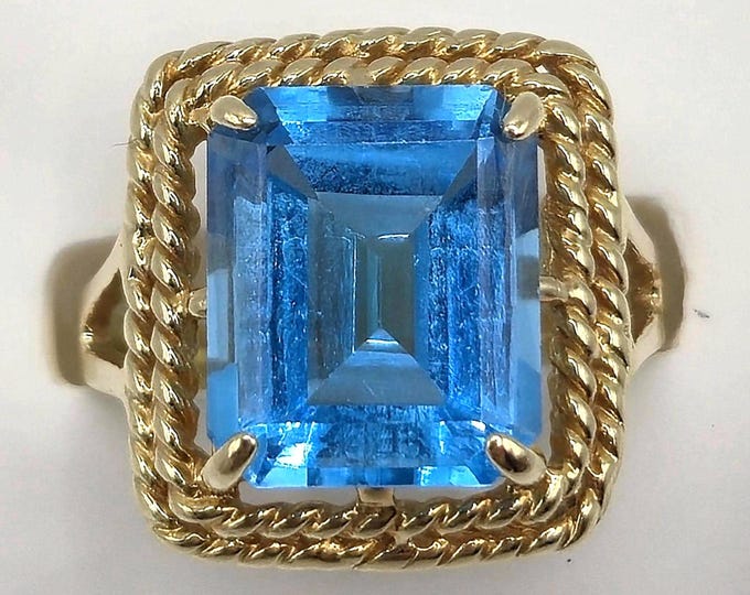 10K Gold Blue Topaz Large Stone Ring Size 7