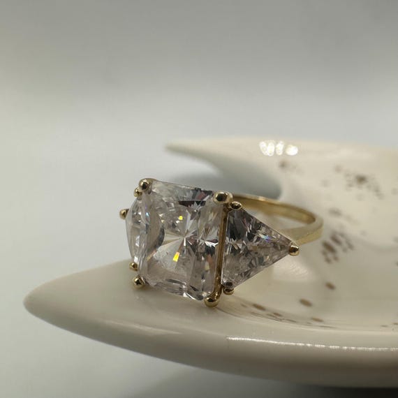 Solid 14K Yellow Gold Three-Stone CZ Ring – Size 6 - image 7