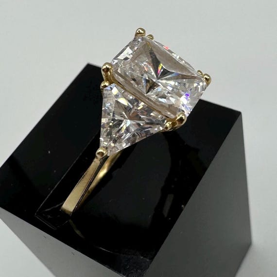 Solid 14K Yellow Gold Three-Stone CZ Ring – Size 6 - image 13