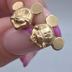 Pendientes de botón de oro amarillo macizo de 14 quilates con diseño de Mickey Mouse de Disney Van Dell en caja original. imagen 14