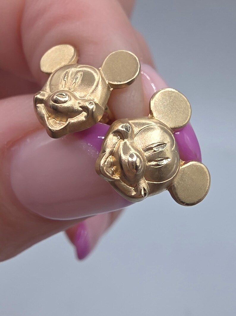 Pendientes de botón de oro amarillo macizo de 14 quilates con diseño de Mickey Mouse de Disney Van Dell en caja original. imagen 14