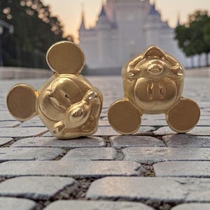 Pendientes de botón de oro amarillo macizo de 14 quilates con diseño de Mickey Mouse de Disney Van Dell en caja original. imagen 1
