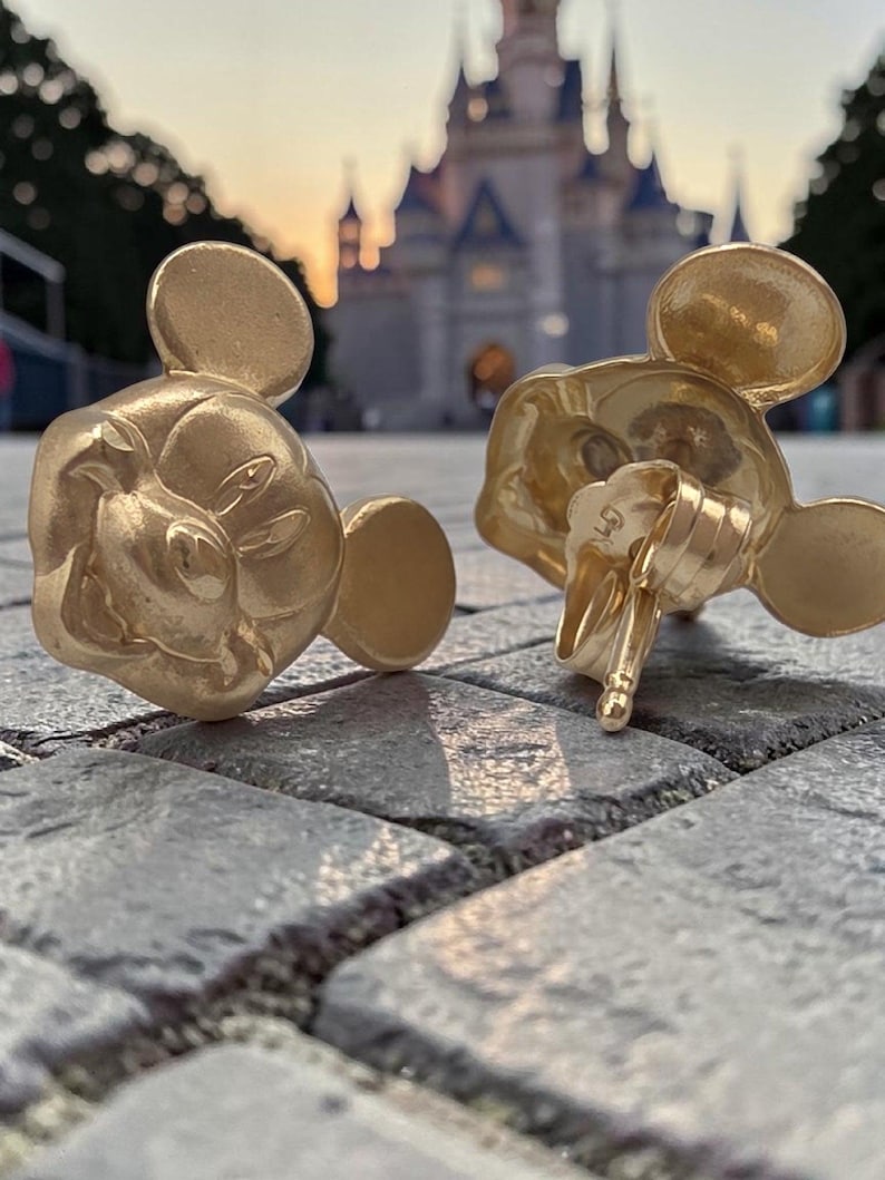 Pendientes de botón de oro amarillo macizo de 14 quilates con diseño de Mickey Mouse de Disney Van Dell en caja original. imagen 3