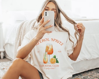 Aperol Spritz Unisex T-Shirt, Trendy T-Shirt, Cocktail Club T-Shirt, Geschenk, Girly Aesthetic Vibes, Cocktailkleidung, Aperol Spritz, Girly Geschenk