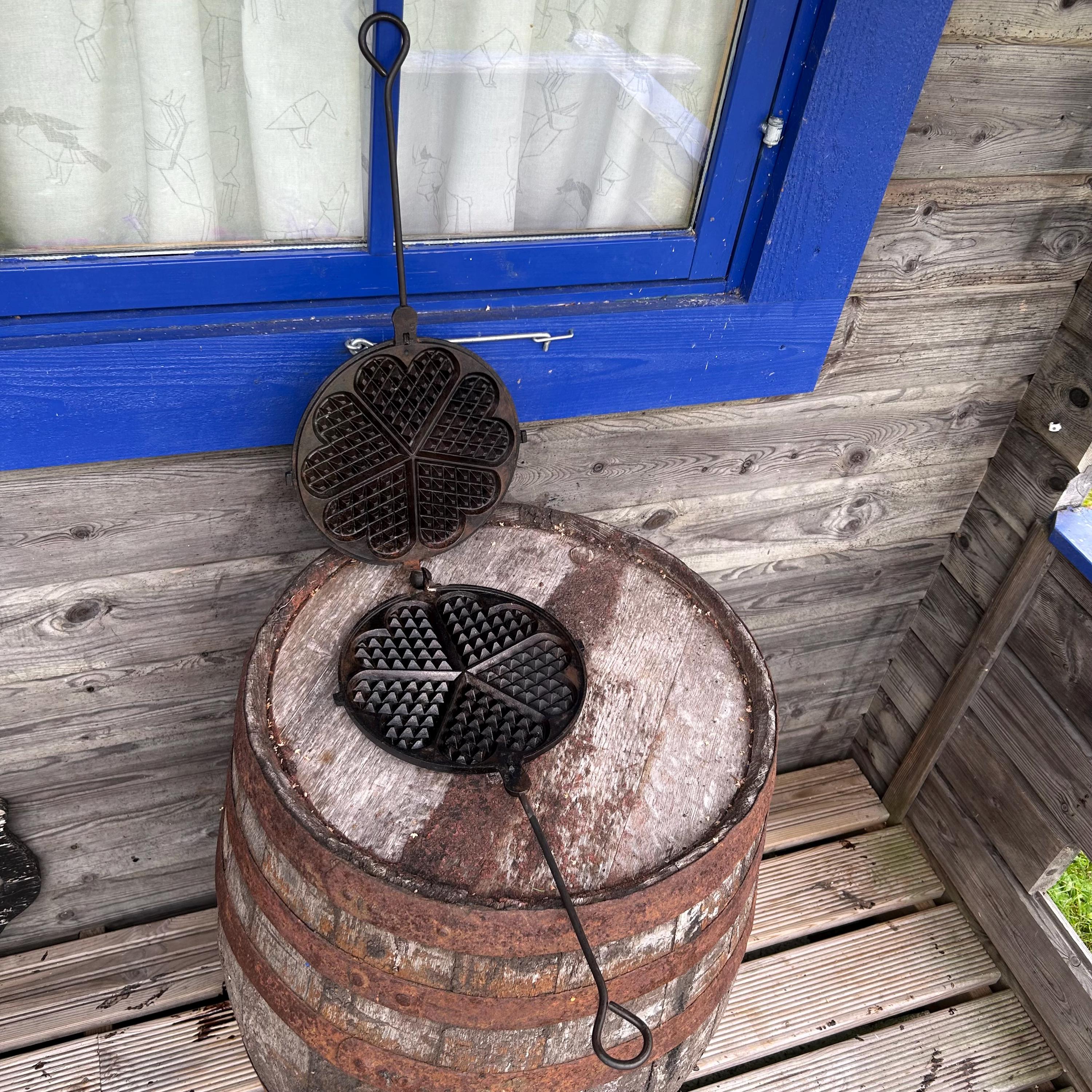 Vintage Husqvarna Cast Iron Waffle Iron: Swedish No 10, Open Fire