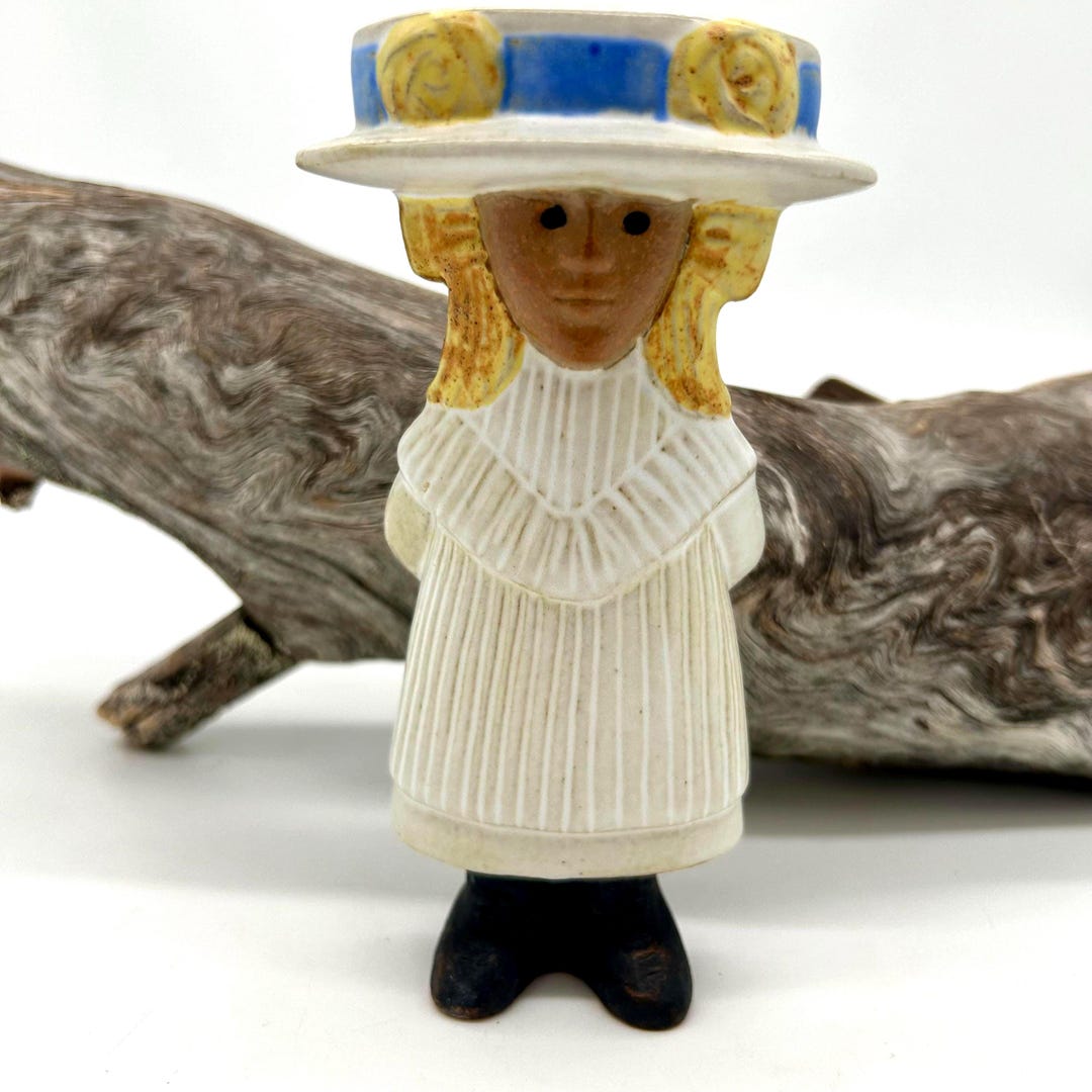 LISA LARSON, 