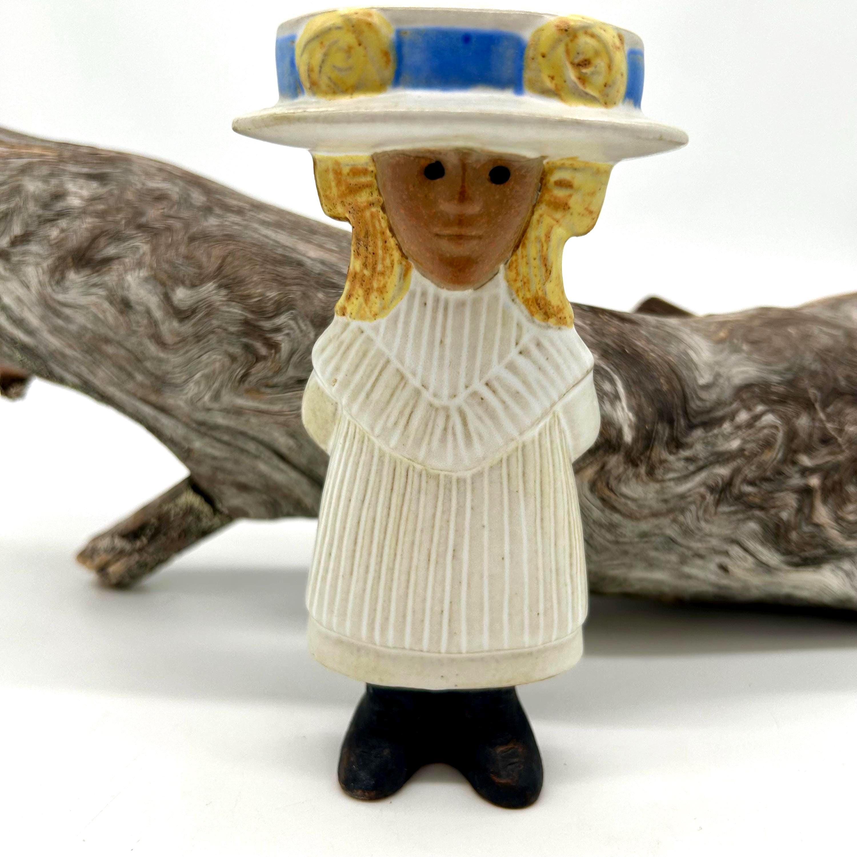 LISA LARSON, 