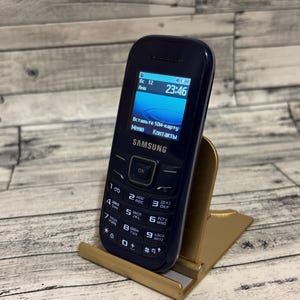Handy Samsung .Push-GT-E1200I Tastentelefon.Funktionierendes Vintage Telefon.Handy blaue Farbe.Handy für eine Sim-Karte