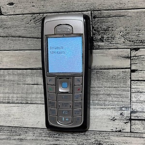 Nokia 6230. Mobiles Arbeitstelefon. Vintage Arbeitstelefon. Druckknopf-Telefon Nokia. Speicher 3 MB. Kamera 0.3MP.Support für Speicherkarten von MMC-Format