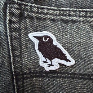 Strykmärke med kråkamotiv För presenter, dekorationer, hattar, väskor, kardborreband