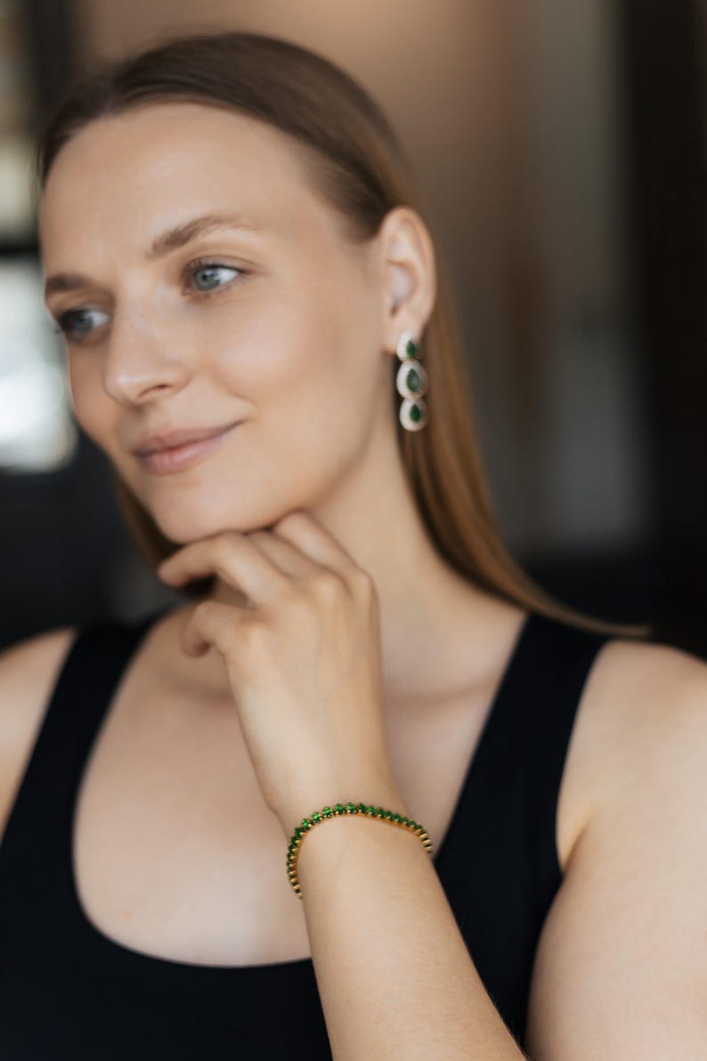 Smaragdgrün Tennis Armband • Gold Edelstahl Armband • Geschenk für sie • Abschlussball Armband • Anlauffrei Bild 5