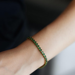 Smaragdgrün Tennis Armband • Gold Edelstahl Armband • Geschenk für sie • Abschlussball Armband • Anlauffrei Bild 3