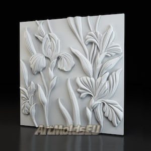 Puede incluir: Decoración de pared blanca impresa en 3D con un diseño en relieve de flores de iris estilizadas. El diseño es intrincado y detallado, con las flores que parecen estar en flor. El fondo es liso y blanco.