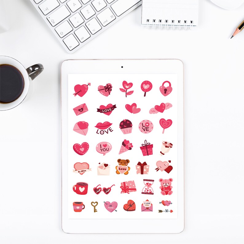 Puede incluir: Una hoja de pegatinas de San Valent&iacute;n de color rosa y rojo con corazones, cupcakes, ositos de peluche y otras im&aacute;genes rom&aacute;nticas. Las pegatinas dicen "Love", "I Love You" y "Be Mine".