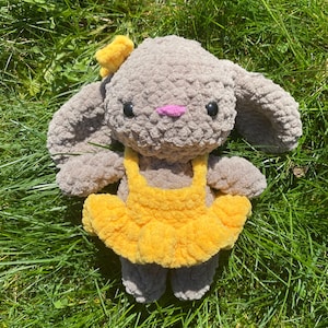 Lapin chocolat au crochet avec une robe citron | Lapin Amigurumi | Peluche lapin | Animal en peluche | Jouet fait main