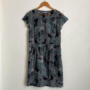 BCBG ペイズリープリント 半袖 ミディドレス
