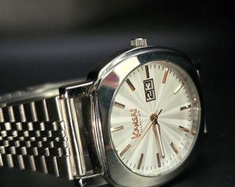 Orologio al quarzo giapponese Kansai, del designer Kansai Yamamoto, all'avanguardia con una grande data ben visibile.