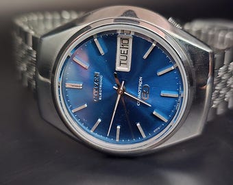 Orologio analogico elettromeccanico vintage Citizen Cosmotron, alimentato a batteria, prodotto in Giappone