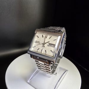 Vintage Seiko 5 Actus square watch made in the 60s Japan , 23 jewels , excellent condition