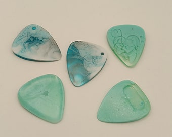 Set of 5 picks made of epoxy resin