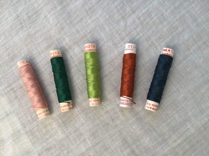 Hilo seda natural Gutermann Domo. Vintage. Lotes de 5 o 10 bobinas, pedir colores deseados en la tabla están los disponibles por mensaje 5 bobinas