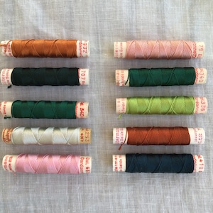 Hilo seda natural Gutermann Domo. Vintage. Lotes de 5 o 10 bobinas, pedir colores deseados en la tabla están los disponibles por mensaje 10 bobinas