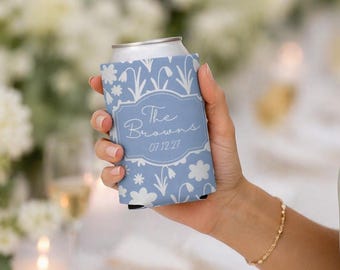 Blauwe bloemen bruiloft blikje koeler, aangepaste bruiloft drankje mouw, elegante receptie bar decor, gepersonaliseerde gunst, moderne bruids esthetiek