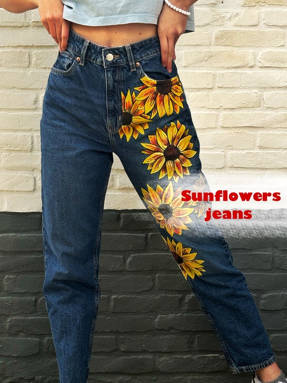 Jeans personalizzati su ordinazione. Jeans Girasoli. Pantaloni personalizzati. Dipinto di jeans secondo il disegno dei fiori. Pantaloni in denim personalizzati. Etsy Italia