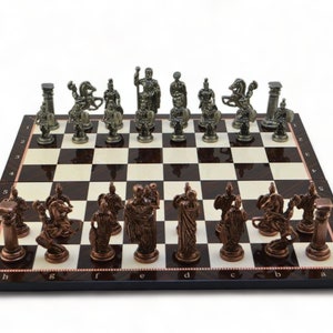 Groot metalen ROMA-schaakspel met opvouwbaar MDF-bord met walnootpatroon (43x43 cm)