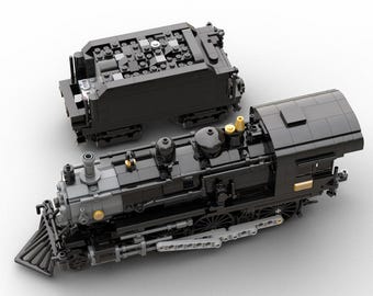 Könnte beinhalten: Ein detailliertes schwarzes Modell eines Zuges mit separatem Tender. Die Lokomotive hat eine graue Front, schwarze Räder und verschiedene gelbe und silberne Akzente. Der Tender ist eine solide schwarze rechteckige Struktur. Das Modell steht vor weißem Hintergrund.