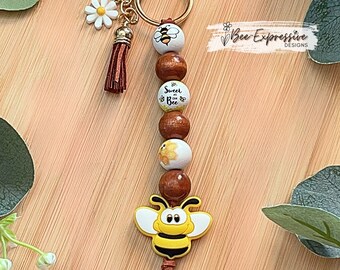 Adorable, handmade BUMBLEBEE keychain with printed wood beads and a daisy flower charm!