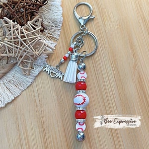 ¡Llavero de béisbol hecho a mano y divertido! Colores vivos, cierre de langosta, barra de metal, cuentas de arcilla, acrílico, espaciadores de pedrería, encanto de mamá de béisbol