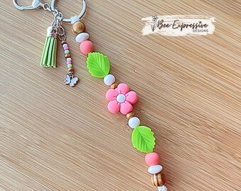 Beautiful handmade silicone DAISY floral keychain! Lobster or swivel clasp, silicone leaves, wood beads, beaded tassel with butterfly charm!