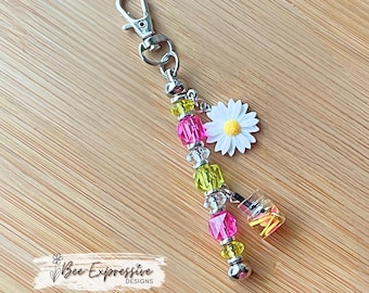 Beaded Tumbler Charm Keychain: Acrylic Daisy & Drink Charms