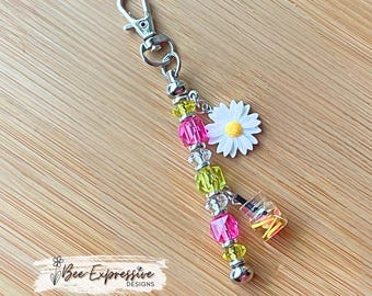 Beaded Tumbler Charm Keychain: Acrylic Daisy & Drink Charms