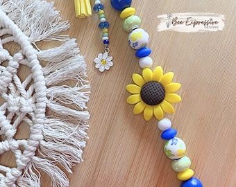 Handmade Sunflower Keychain: Beaded Tassel, Daisy Charm, Lobster Clasp