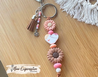 Floral Daisy Keychain: Beaded Tassel, Silicone Heart & Flower Charm