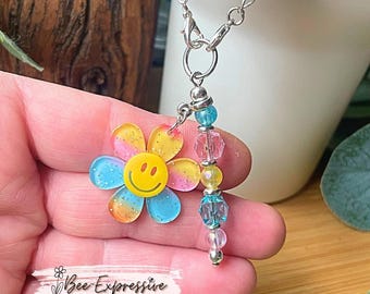 Handmade Beaded Tumbler Charm: Pastel Smile Daisy Flower Chain