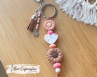 Floral Daisy Keychain: Beaded Tassel, Silicone Heart & Flower Charm