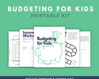 Puede incluir: Kit de presupuesto imprimible para niños con una alcancía verde con una moneda en la parte superior, una hoja de trabajo con una tabla para realizar un seguimiento de los ingresos y gastos, y un tablero de juego con una alcancía al final. El texto "Budgeting for Kids" está en azul.