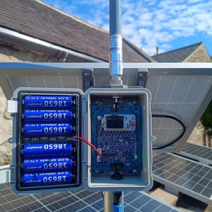 Meshtastic / MeshCORE Solar Outdoor-Repeater. Leistung +28dBm [Heltec V4] & +21dBm [Heltec V3], EU 868MHZ EU 915MHZ +5,5dBi (40 cm) Antenne