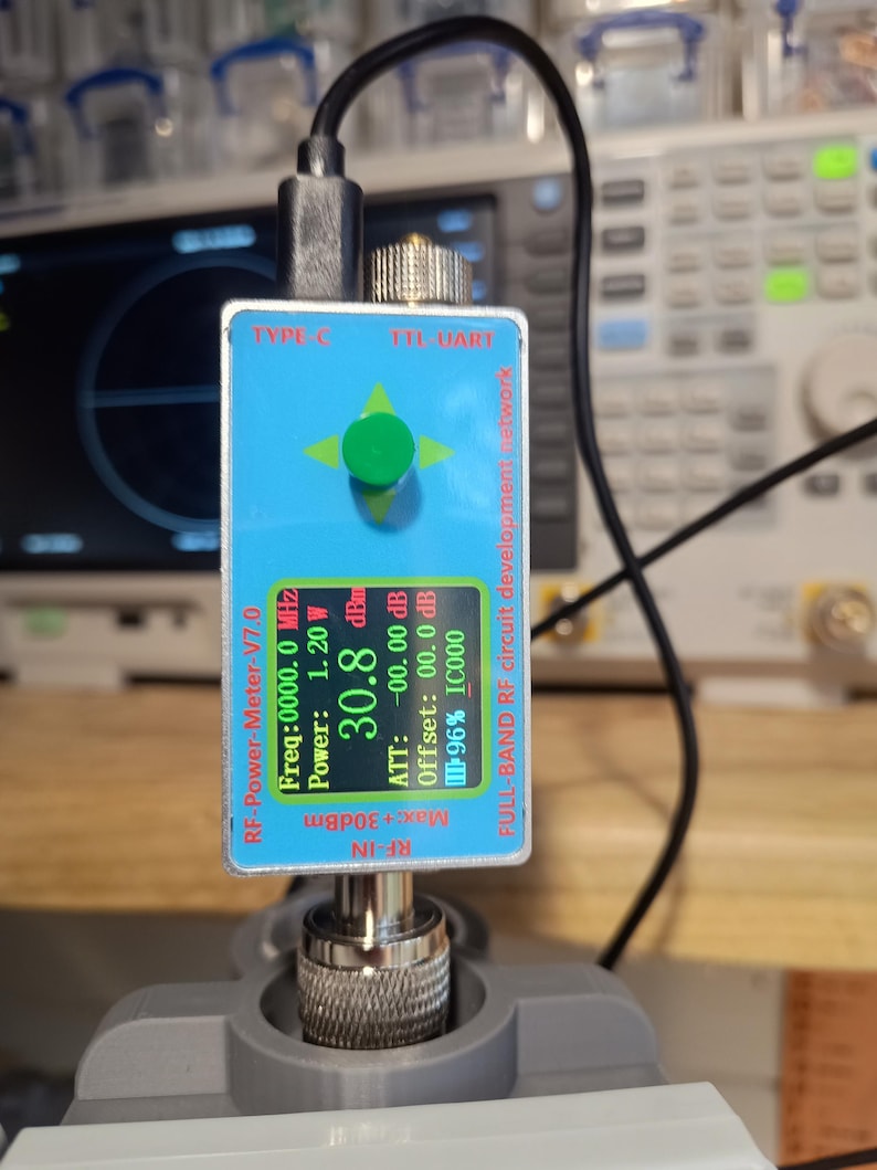 MeshCORE (of Meshtatstic) zonne-buitenrepeater. Vermogen +28 dBm [Heltec V4] en +21 dBm [Heltec V3], EU 868 MHz EU 915 MHz + 5,5 dBi (40 cm) antenne Helec V4 (+28dBm)