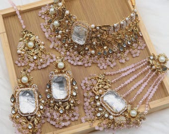 Conjunto de joias de noiva rosa com gravação | Colar, brincos, tiara e jhoomer banhados a ouro | Joias tradicionais paquistanesas