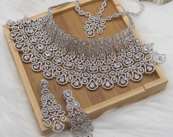 Conjunto de collar nupcial de plata / Gargantilla, pendientes, Matha Patti / Cristal de diamante americano, base de acero inoxidable / Estilo pakistaní indio