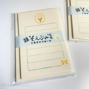 Shiko Furukawa | Mini jeu de lettres | Édition printanière limitée | Broche mimosa | 30 feuilles, 5 enveloppes