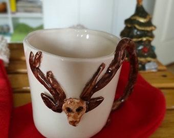 Design Ceramic Christmas Cup with Reindeer and Pine Tree - Festive Elegance