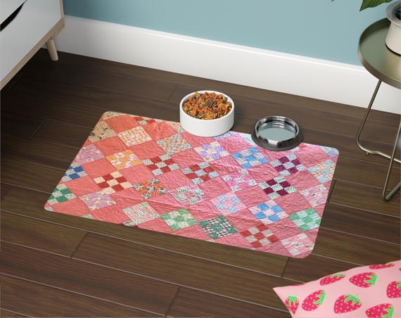 Quilt Print Pet Food Mat: Non-Slip Patchwork Design