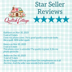 Puede incluir: Una pantalla gr&aacute;fica titulada Star Seller Reviews con cinco estrellas verde azulado y el logotipo de Quiltish Cottage. Enumera tres rese&ntilde;as de clientes de Kathleen, Nancy y Bailey, cada una dando 5 de 5 estrellas para fundas de tel&eacute;fono.