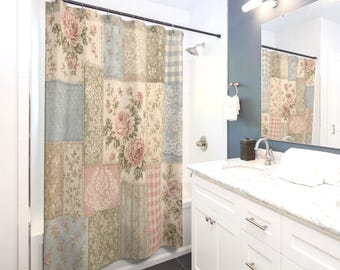 Cortina de ducha de retazos / Estilo shabby chic / Estampado de colcha de rosas / Azul, rosa y marfil / Decoración de baño estilo cabaña / Estilo acogedor vintage para el baño de invitados