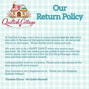 Puede incluir: Un gr&aacute;fico de pol&iacute;tica de devoluciones para Quiltish Cottage con una ilustraci&oacute;n de una casa con techo de patchwork. El texto detalla la pol&iacute;tica de no devoluciones para art&iacute;culos personalizados, instrucciones de contacto y el lema Timeless Charm - No Quilts Harmed!